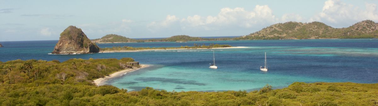 Cybèle au mouillage devant Saline Island, Carriacou
